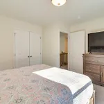 Poconos Vacation Rental About 3 Mi To Kalahari!