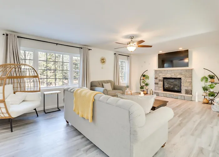 Poconos Vacation Rental About 3 Mi To Kalahari!